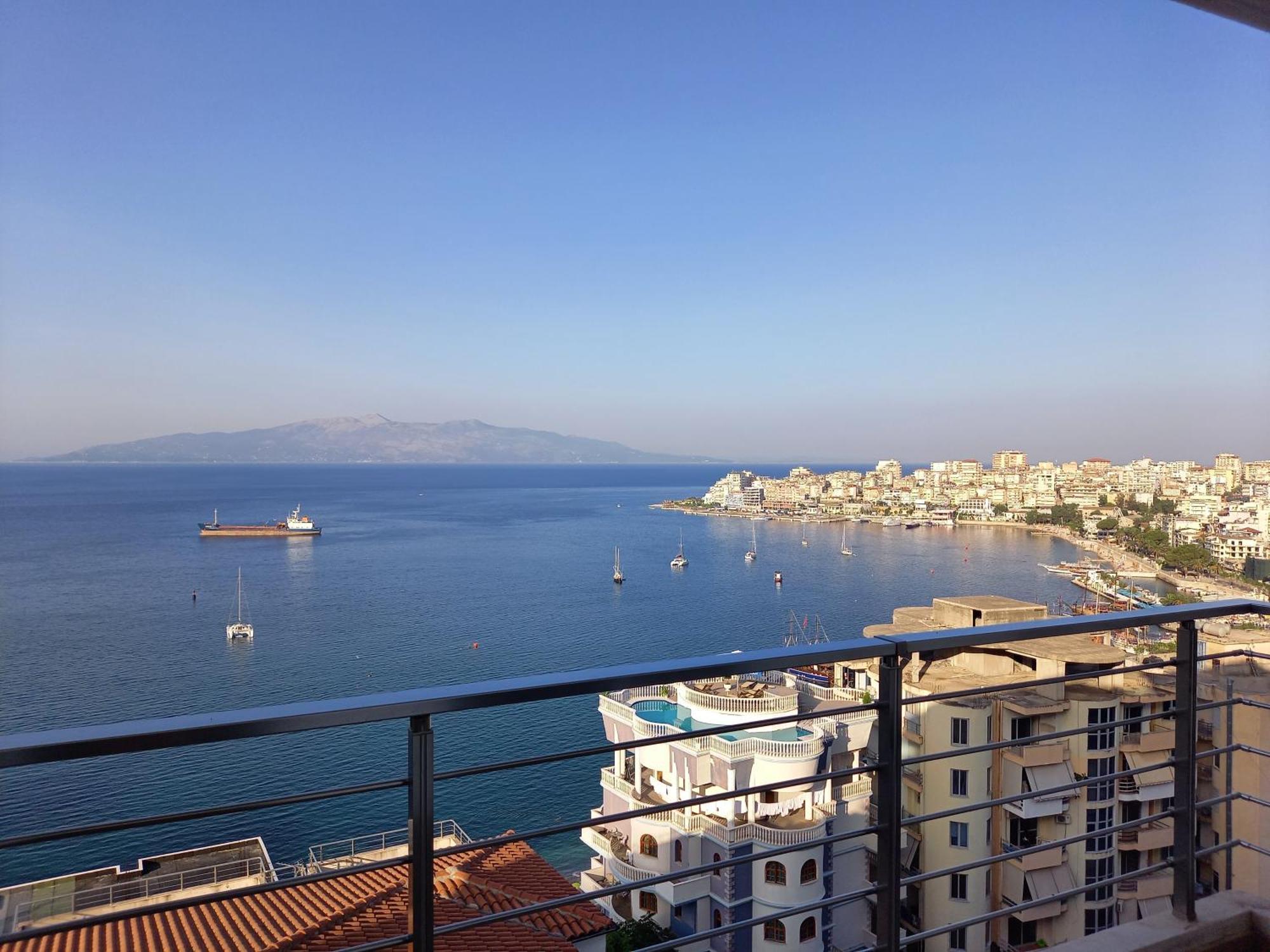 Bay View Apartment Sarande Bagian luar foto