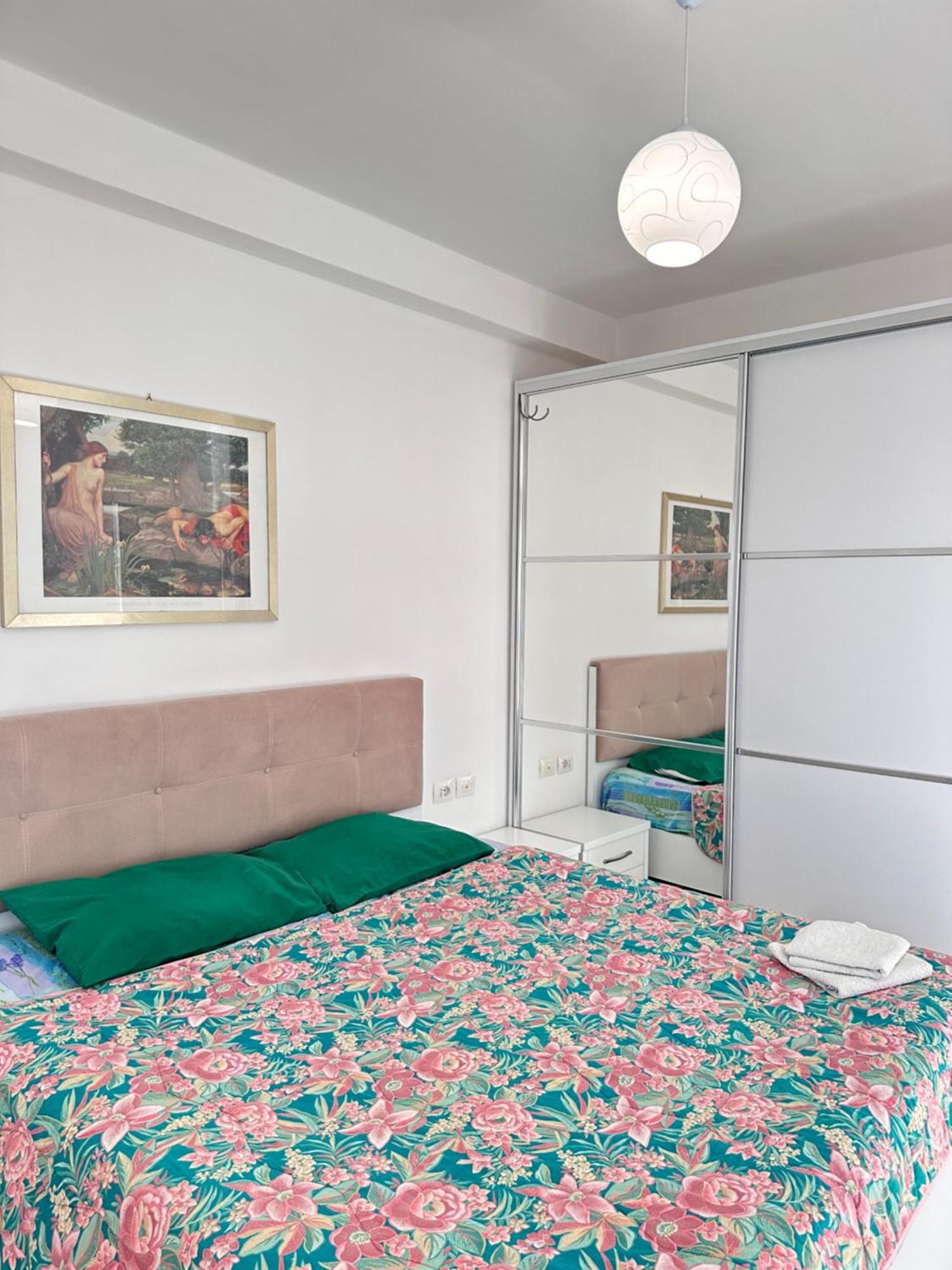 Bay View Apartment Sarande Bagian luar foto