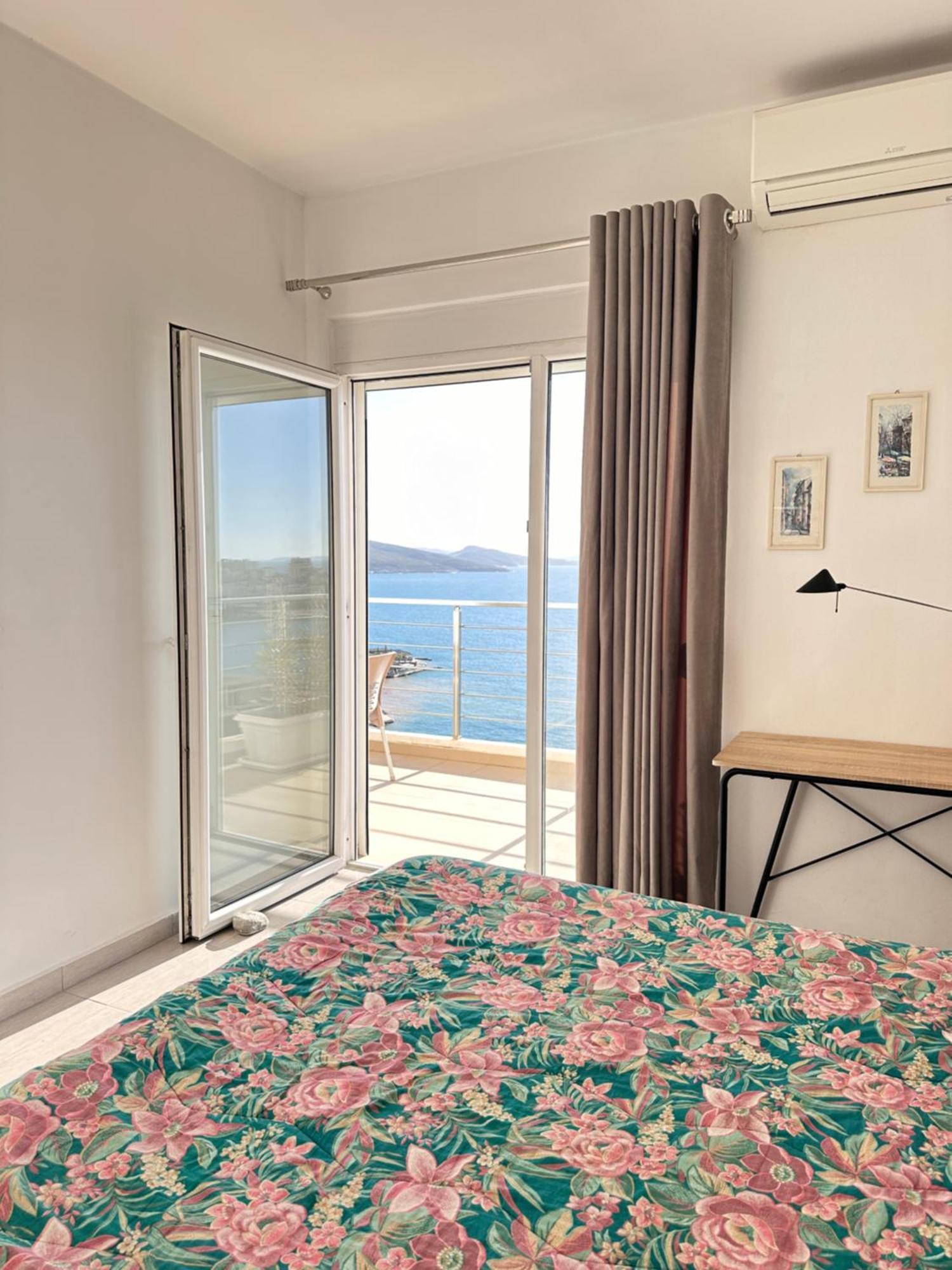 Bay View Apartment Sarande Bagian luar foto