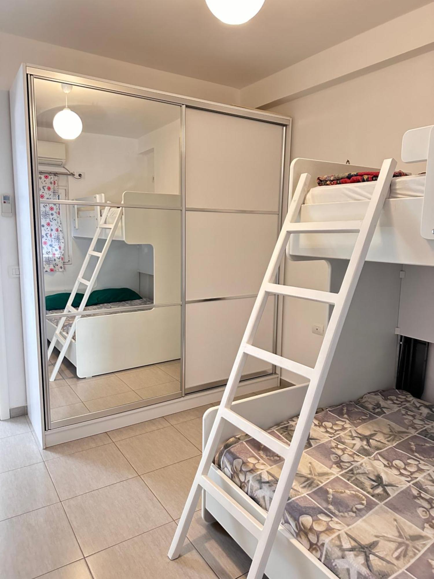 Bay View Apartment Sarande Bagian luar foto