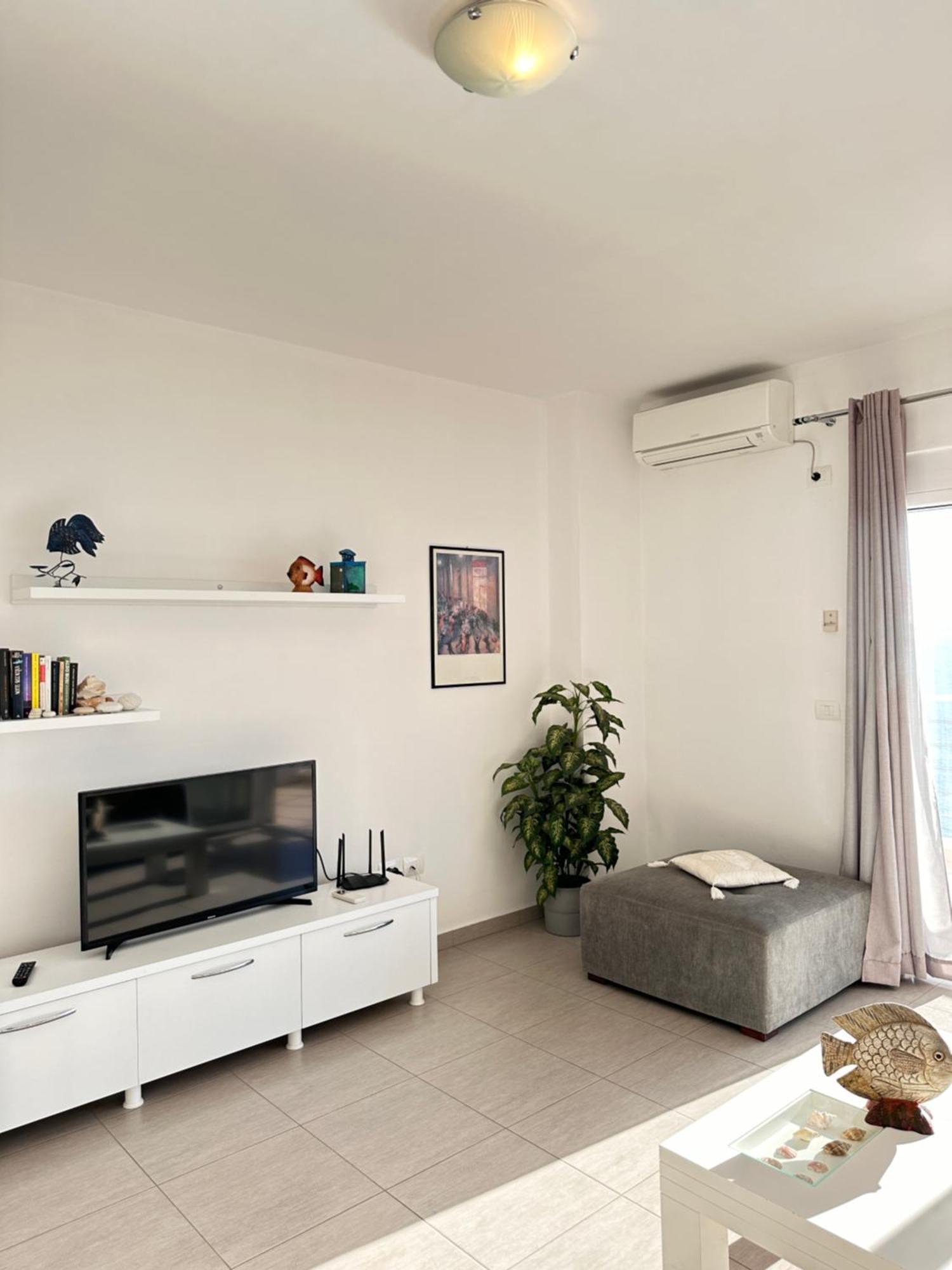 Bay View Apartment Sarande Bagian luar foto